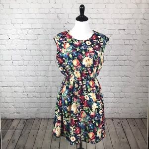 ⭐️Size Large Floral mini dress⭐️